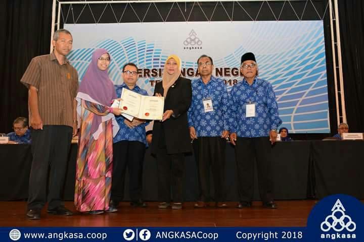 Penyampaian Anugerah Pelajar Cemerlang Tajaan Yayasan ANGKASA