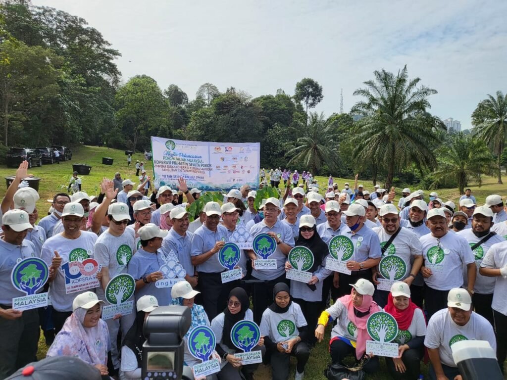 Maljis Pelancaran Penghijauan Malaysia : Koperasi Prihatin Sejuta Pokok Sempena Bulan Kopersi Kebangsaan Dan Sambutan 100 Tahun Koperasi